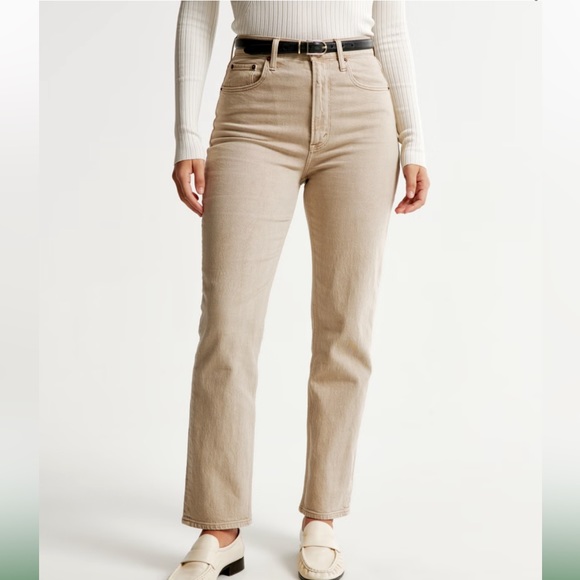 ✨ A&F Curve Love Ultra High Rise 90s Straight Jean✨ - Picture 1 of 4